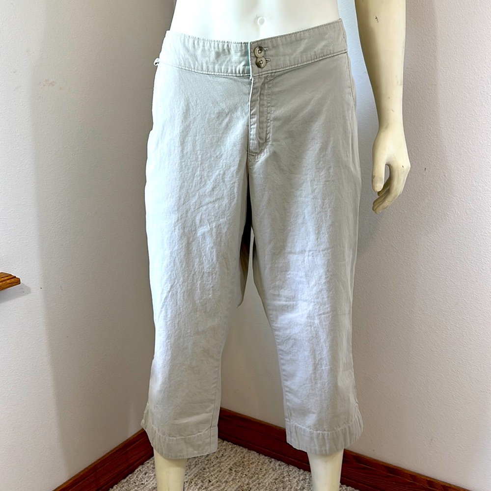 Columbia Women’s Kaki Capri size 16